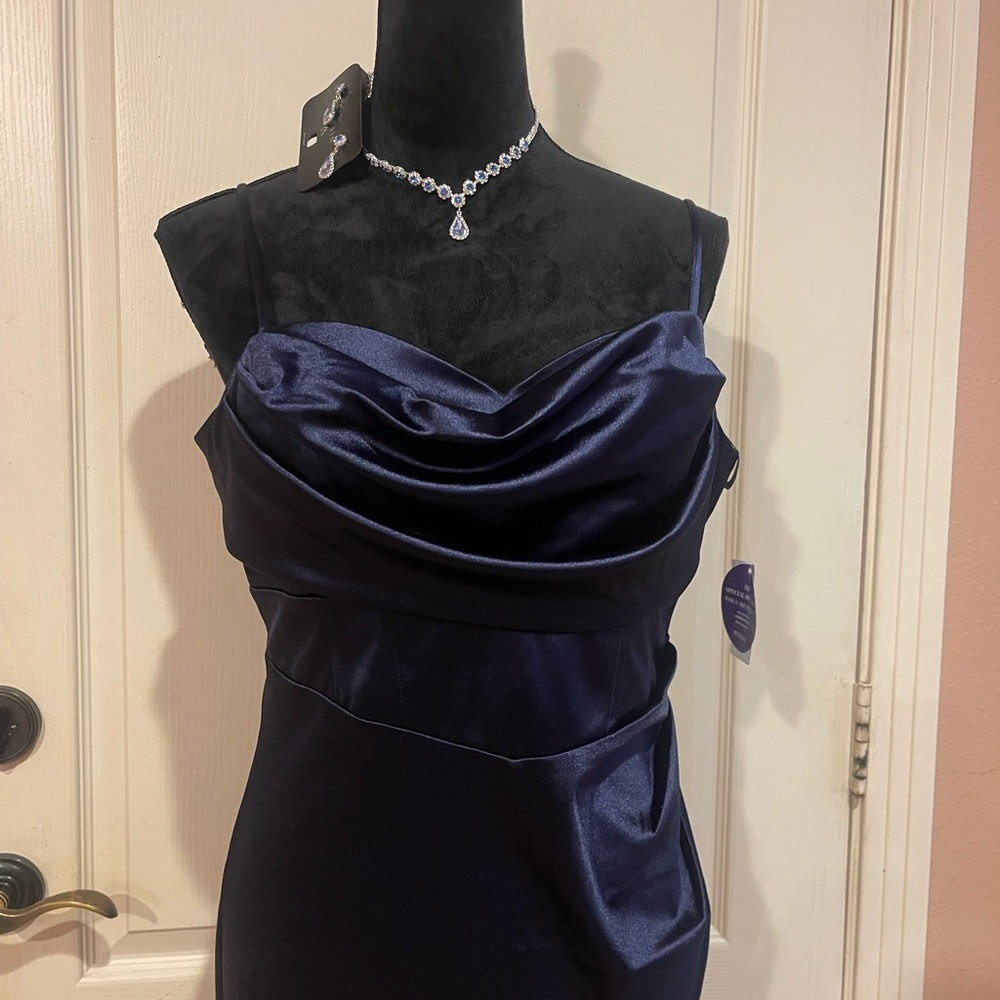 Brand new royal blue night dress perfect for the holidays🎄🍾💃
